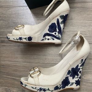 Gucci embroidered Wedges